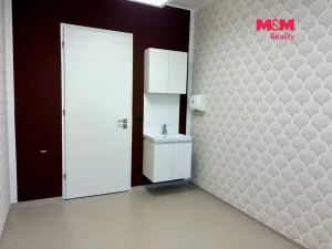 Pronájem obchodního prostoru, Pardubice - Zelené Předměstí, Jiráskova, 12 m2