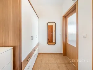 Pronájem bytu 1+kk, Praha - Kyje, Sicherova, 33 m2