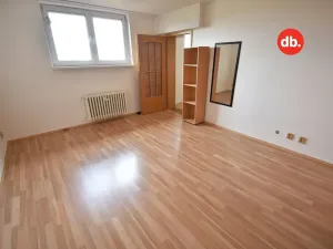 Pronájem bytu 3+1, Karlovy Vary, Majakovského, 74 m2