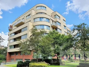 Pronájem garážového stání, Praha - Vinohrady, U Zvonařky, 13 m2