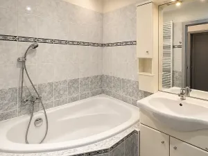 Prodej bytu 3+1, Ostrov, Kollárova, 68 m2