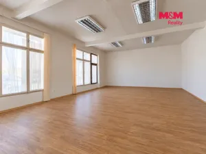 Pronájem obchodního prostoru, Votice, Komenského nám., 120 m2