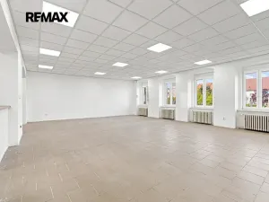 Pronájem obchodního prostoru, Přeštice, Masarykovo nám., 171 m2