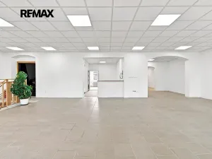 Pronájem obchodního prostoru, Přeštice, Masarykovo nám., 171 m2