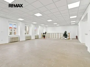 Pronájem obchodního prostoru, Přeštice, Masarykovo nám., 171 m2