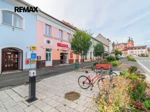Pronájem obchodního prostoru, Přeštice, Masarykovo nám., 171 m2