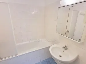 Pronájem bytu 1+1, Praha - Troja, Olštýnská, 37 m2