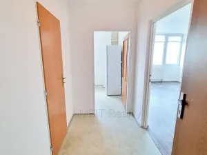 Pronájem bytu 1+1, Praha - Troja, Olštýnská, 37 m2