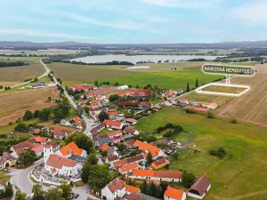 Prodej komerčního pozemku, Pištín, 8237 m2