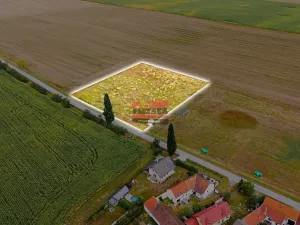 Prodej komerčního pozemku, Pištín, 8237 m2
