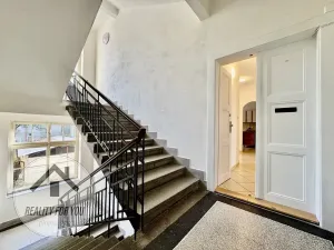 Prodej bytu 2+1, Praha - Libeň, náměstí Dr. Václava Holého, 80 m2