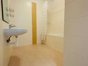 Pronájem bytu 3+kk, Praha - Karlín, Křižíkova, 73 m2