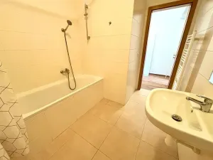 Pronájem bytu 3+kk, Praha - Karlín, Křižíkova, 73 m2