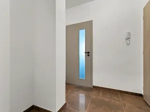 Prodej bytu 2+kk, Milovice, Topolová, 60 m2