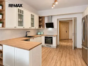 Prodej bytu 2+1, Praha - Vysočany, Zbuzkova, 76 m2