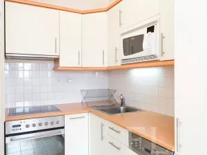Pronájem bytu 2+kk, Praha - Nusle, Kloboučnická, 56 m2