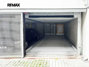 Pronájem garážového stání, Praha - Smíchov, Holečkova, 13 m2