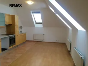 Pronájem bytu 2+kk, Praha - Zbraslav, Boženy Stárkové, 50 m2