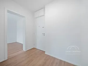 Pronájem bytu 1+kk, Praha - Chodov, Líbalova, 30 m2