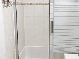 Pronájem bytu 2+kk, Praha - Kobylisy, Bojasova, 45 m2