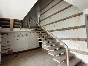 Dražba činžovního domu, Komorní Lhotka, 1000 m2