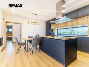 Prodej rodinného domu, Černuc, 180 m2