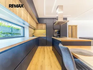 Prodej rodinného domu, Černuc, 180 m2