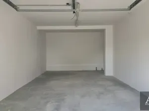 Pronájem garážového stání, Újezdec, 43 m2
