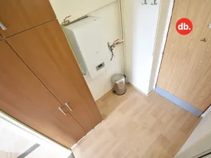 Pronájem bytu 1+1, Karlovy Vary, K Linhartu, 35 m2