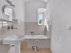 Prodej rodinného domu, Doksy, náměstí Republiky, 470 m2