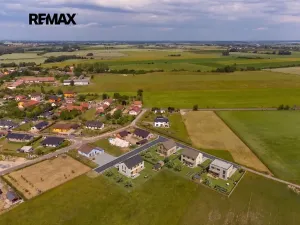 Prodej pozemku pro bydlení, Uhersko, 4264 m2