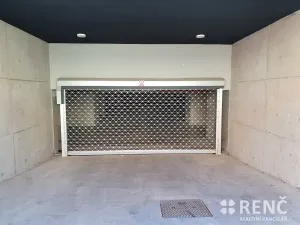 Pronájem garážového stání, Brno, Košinova, 15 m2