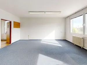 Pronájem kanceláře, Hradec Králové, Akademika Bedrny, 602 m2