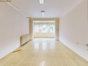Pronájem kanceláře, Hradec Králové, Akademika Bedrny, 602 m2
