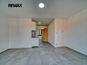Pronájem bytu 1+kk, Velký Osek, Revoluční, 22 m2
