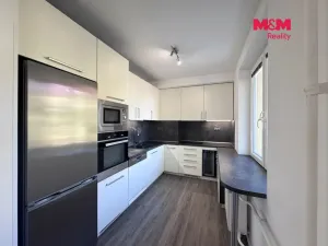 Pronájem bytu 2+kk, Pardubice - Zelené Předměstí, Benešovo náměstí, 49 m2