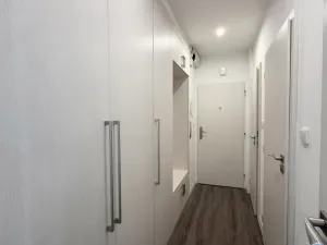 Pronájem bytu 2+kk, Pardubice - Zelené Předměstí, Benešovo náměstí, 49 m2