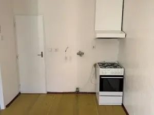 Prodej bytu 3+1, Praha - Kobylisy, Famfulíkova, 70 m2