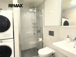 Pronájem bytu 1+kk, Praha - Smíchov, Podbělohorská, 39 m2