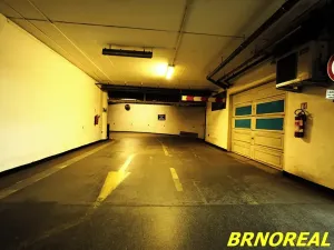 Pronájem garážového stání, Brno, Příkop, 12 m2