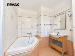 Prodej bytu 3+1, Milovice, Dukelská, 72 m2