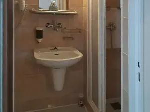 Prodej ubytování, Karlovy Vary, Studentská, 1127 m2
