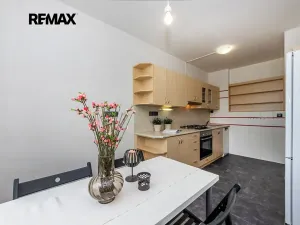 Prodej bytu 3+1, Praha - Modřany, Platónova, 74 m2
