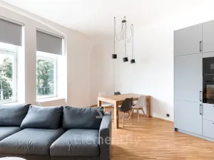 Pronájem bytu 2+kk, Hradec Králové, Komenského, 76 m2