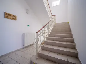 Pronájem kanceláře, Jičín, 17. listopadu, 688 m2