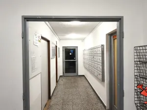 Pronájem bytu 2+kk, Praha - Petrovice, Kurčatovova, 45 m2