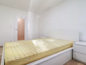 Pronájem bytu 2+kk, Praha, Novoborská, 40 m2