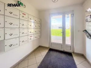 Pronájem bytu 1+kk, Praha - Horní Měcholupy, Padovská, 32 m2