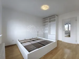 Pronájem bytu 2+1, Praha - Malešice, Káranská, 53 m2