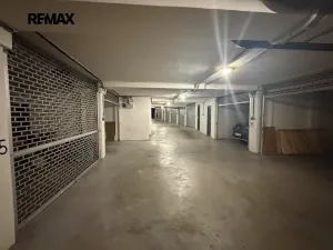 Pronájem garážového stání, Praha - Motol, Brdlíkova, 20 m2